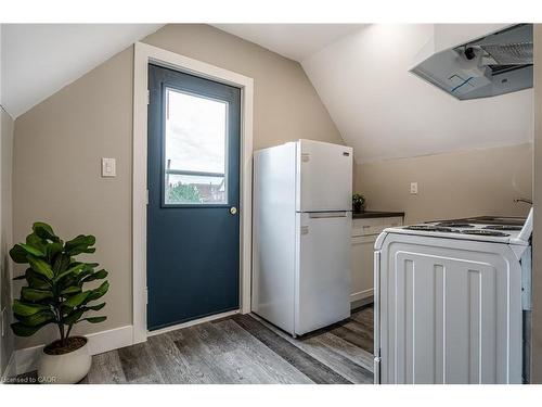 100 Sherman Avenue N, Hamilton, ON - Indoor Photo Showing Laundry Room