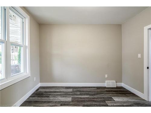 100 Sherman Avenue N, Hamilton, ON - Indoor Photo Showing Other Room