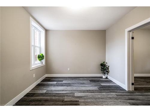 100 Sherman Avenue N, Hamilton, ON - Indoor Photo Showing Other Room
