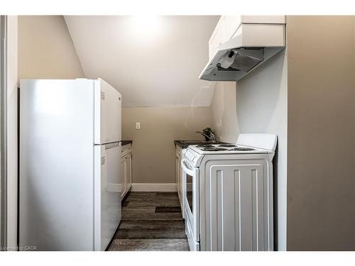 100 Sherman Avenue N, Hamilton, ON - Indoor Photo Showing Laundry Room