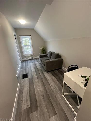 100 Sherman Avenue N, Hamilton, ON - Indoor Photo Showing Other Room