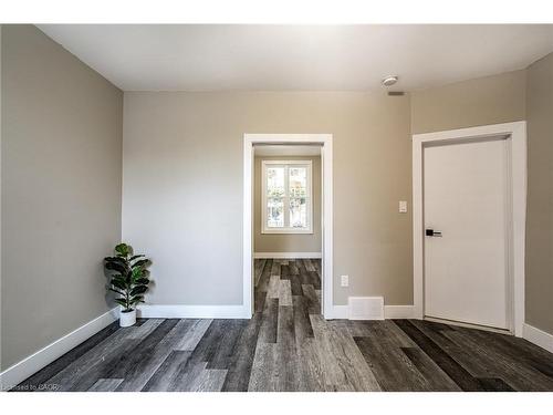 100 Sherman Avenue N, Hamilton, ON - Indoor Photo Showing Other Room