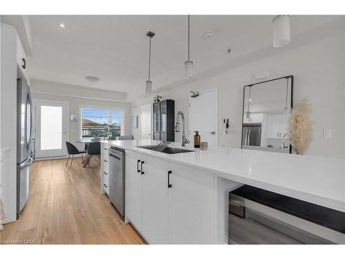 36 Lily Lane, Guelph, ON - Indoor Photo Showing Kitchen With Upgraded Kitchen