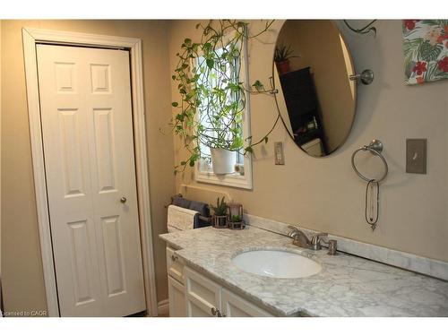 31 Nanticoke Valley Road, Norfolk, ON - Indoor Photo Showing Bathroom