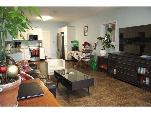 31 Nanticoke Valley Road, Norfolk, ON - Indoor Photo Showing Living Room
