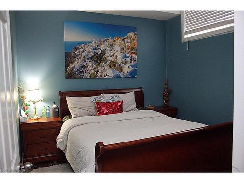 31 Nanticoke Valley Road, Norfolk, ON - Indoor Photo Showing Bedroom