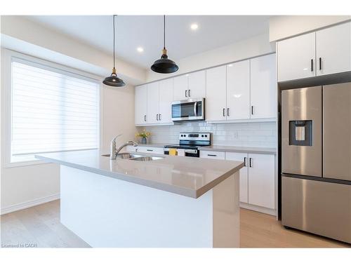 143 Sonoma Lane, Stoney Creek, ON - Indoor Photo Showing Kitchen With Upgraded Kitchen