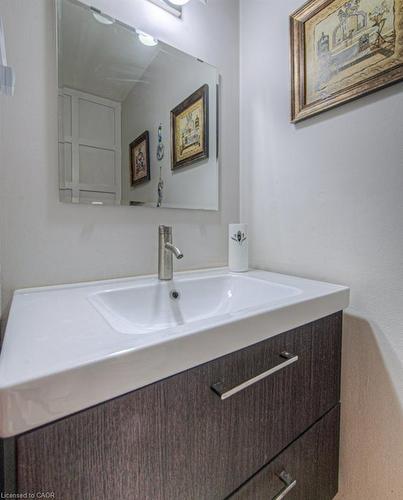 154 St Andrews Drive, Hamilton, ON - Indoor Photo Showing Bathroom