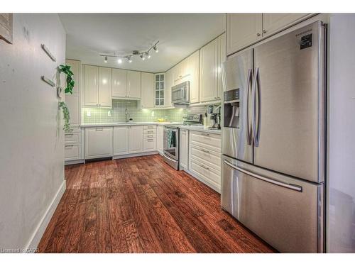 154 St Andrews Drive, Hamilton, ON - Indoor Photo Showing Kitchen With Stainless Steel Kitchen