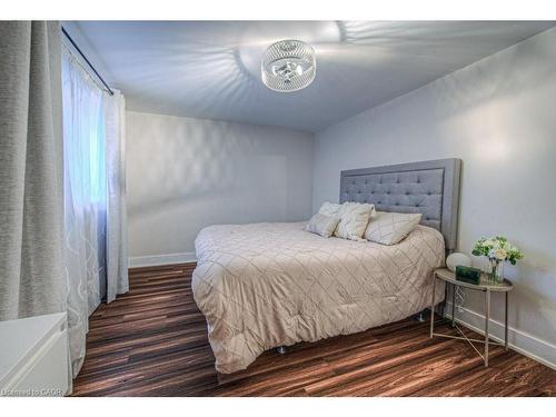 154 St Andrews Drive, Hamilton, ON - Indoor Photo Showing Bedroom