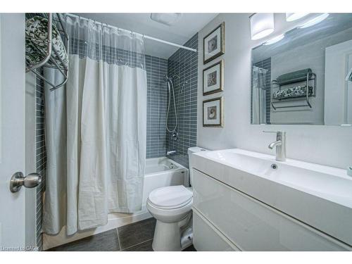 154 St Andrews Drive, Hamilton, ON - Indoor Photo Showing Bathroom