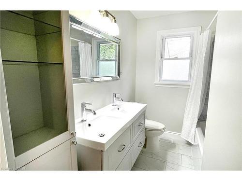557 Lake Street, St. Catharines, ON - Indoor Photo Showing Bathroom