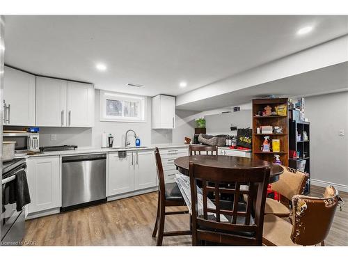 557 Lake Street, St. Catharines, ON - Indoor Photo Showing Kitchen