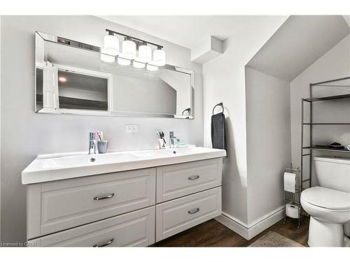 557 Lake Street, St. Catharines, ON - Indoor Photo Showing Bathroom