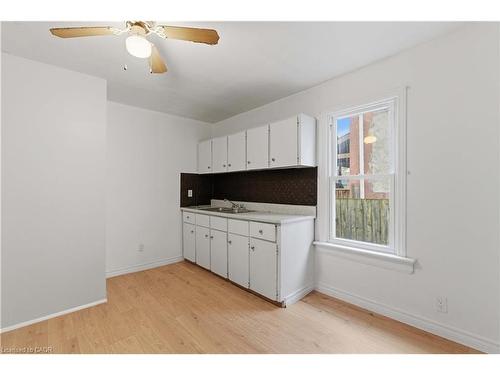 11 Patsy Avenue, Welland, ON - Indoor Photo Showing Kitchen