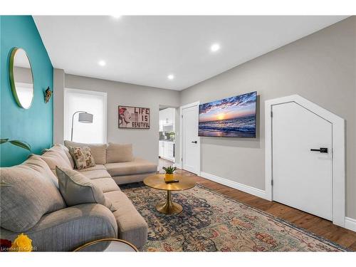 373 Emerald Street N, Hamilton, ON - Indoor Photo Showing Living Room