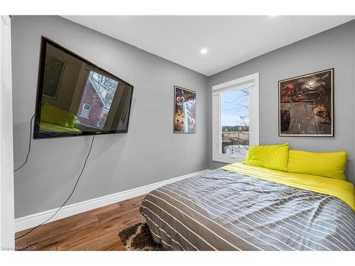 373 Emerald Street N, Hamilton, ON - Indoor Photo Showing Bedroom