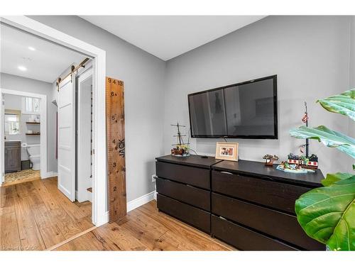 373 Emerald Street N, Hamilton, ON - Indoor