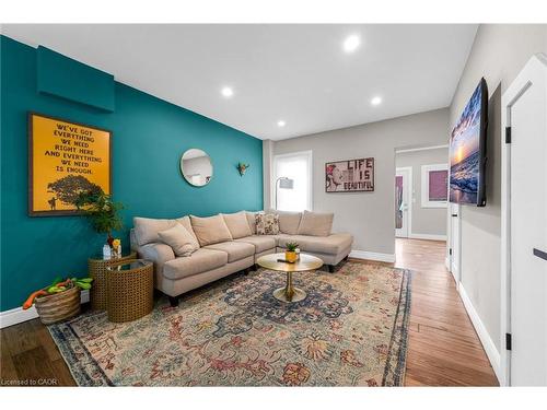 373 Emerald Street N, Hamilton, ON - Indoor Photo Showing Living Room