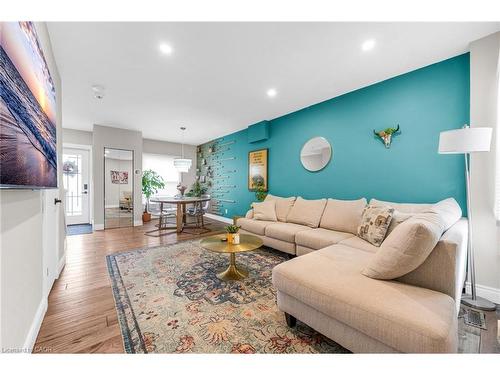 373 Emerald Street N, Hamilton, ON - Indoor Photo Showing Living Room