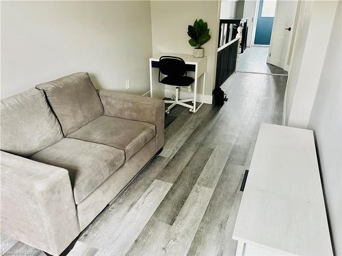 100 Sherman Avenue N, Hamilton, ON - Indoor Photo Showing Living Room