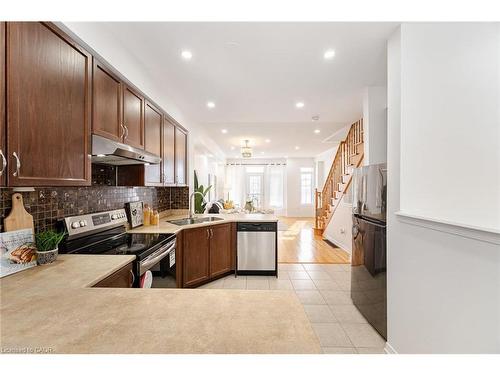 7186 Triumph Lane, Mississauga, ON - Indoor Photo Showing Kitchen With Stainless Steel Kitchen With Double Sink With Upgraded Kitchen