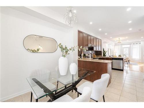 7186 Triumph Lane, Mississauga, ON - Indoor Photo Showing Dining Room