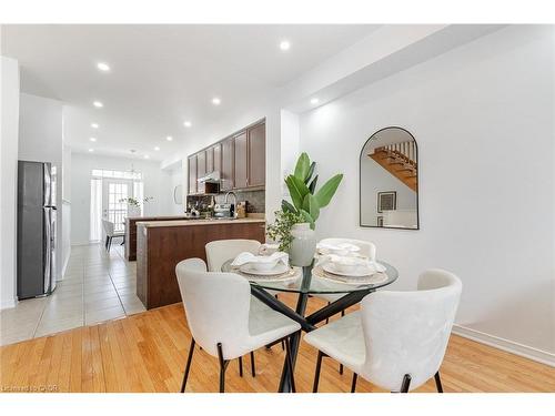 7186 Triumph Lane, Mississauga, ON - Indoor Photo Showing Dining Room