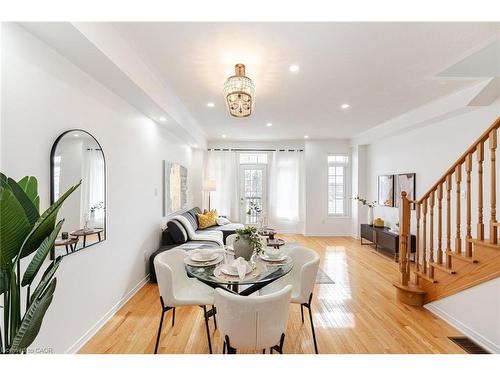 7186 Triumph Lane, Mississauga, ON - Indoor Photo Showing Dining Room