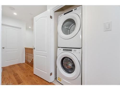7186 Triumph Lane, Mississauga, ON - Indoor Photo Showing Laundry Room