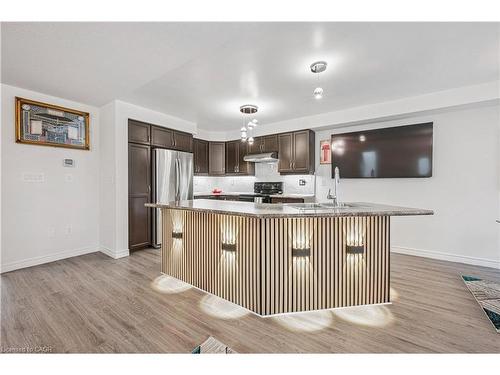 7 Forest Creek Drive, Kitchener, ON - Indoor Photo Showing Kitchen