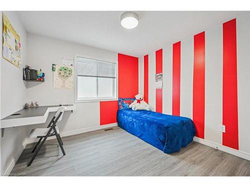 7 Forest Creek Drive, Kitchener, ON - Indoor Photo Showing Bedroom