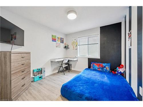 7 Forest Creek Drive, Kitchener, ON - Indoor Photo Showing Bedroom