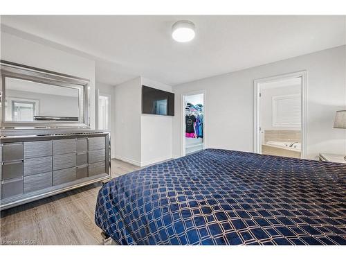 7 Forest Creek Drive, Kitchener, ON - Indoor Photo Showing Bedroom