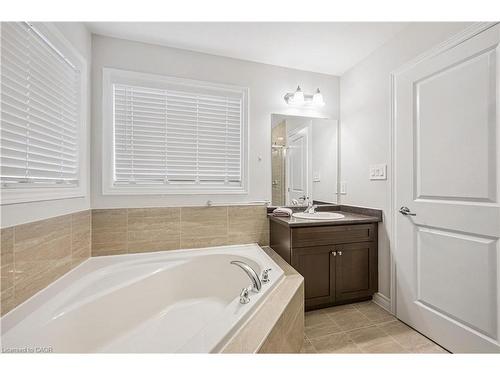 7 Forest Creek Drive, Kitchener, ON - Indoor Photo Showing Bathroom