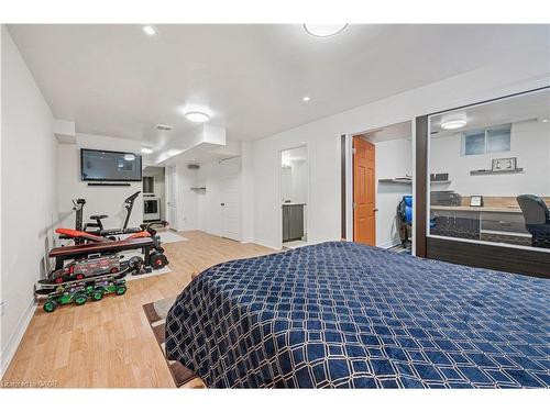 7 Forest Creek Drive, Kitchener, ON - Indoor Photo Showing Bedroom