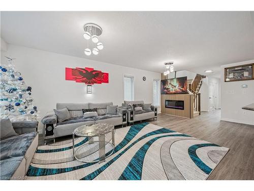 7 Forest Creek Drive, Kitchener, ON - Indoor Photo Showing Living Room