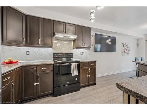 7 Forest Creek Drive, Kitchener, ON - Indoor Photo Showing Kitchen