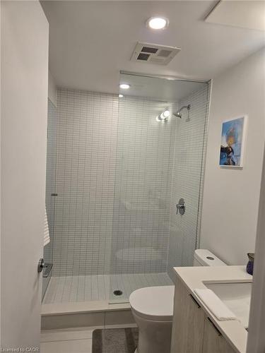 403-1 Jarvis Street, Hamilton, ON - Indoor Photo Showing Bathroom