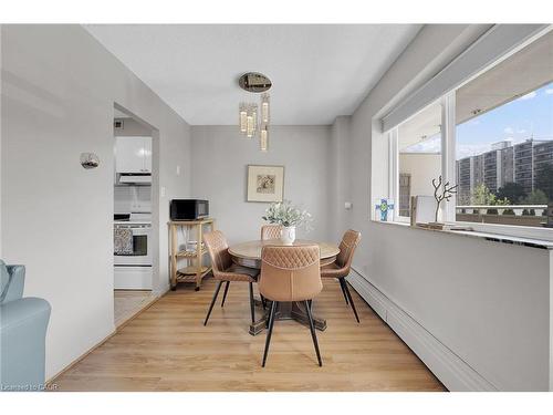 220-198 Scott Street, St. Catharines, ON - Indoor Photo Showing Dining Room