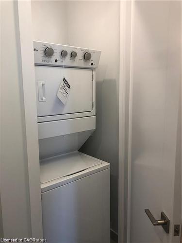 405-101 Locke Street S, Hamilton, ON - Indoor Photo Showing Laundry Room