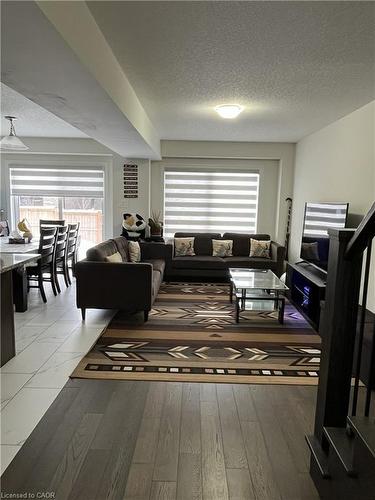 4 Faith Street, Cambridge, ON - Indoor Photo Showing Other Room