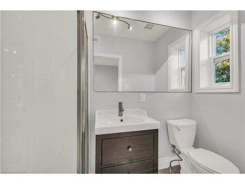 Upper-51 Wellington Street S, Hamilton, ON - Indoor Photo Showing Bathroom