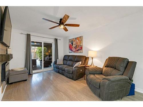 4208 Stonemason Crescent, Mississauga, ON - Indoor Photo Showing Living Room