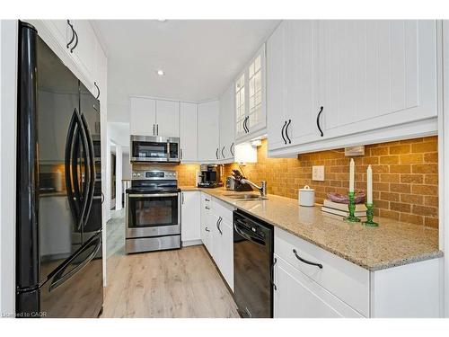 4208 Stonemason Crescent, Mississauga, ON - Indoor Photo Showing Kitchen