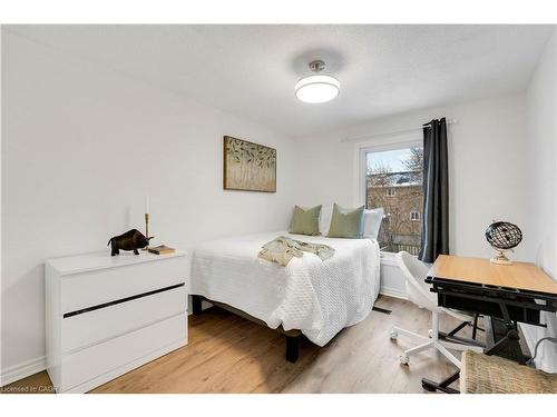 4208 Stonemason Crescent, Mississauga, ON - Indoor Photo Showing Bedroom