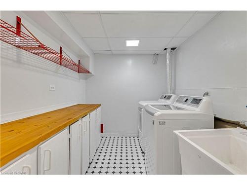 4208 Stonemason Crescent, Mississauga, ON - Indoor Photo Showing Laundry Room