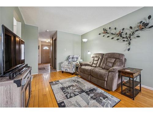 31-51 Paulander Drive, Kitchener, ON - Indoor Photo Showing Living Room