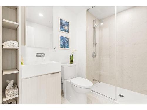 1207-370 Martha Street, Burlington, ON - Indoor Photo Showing Bathroom