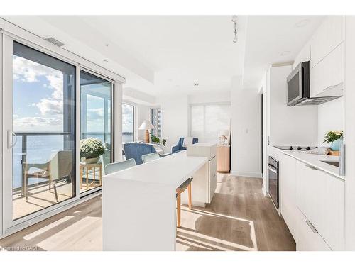 1207-370 Martha Street, Burlington, ON - Indoor Photo Showing Kitchen With Upgraded Kitchen